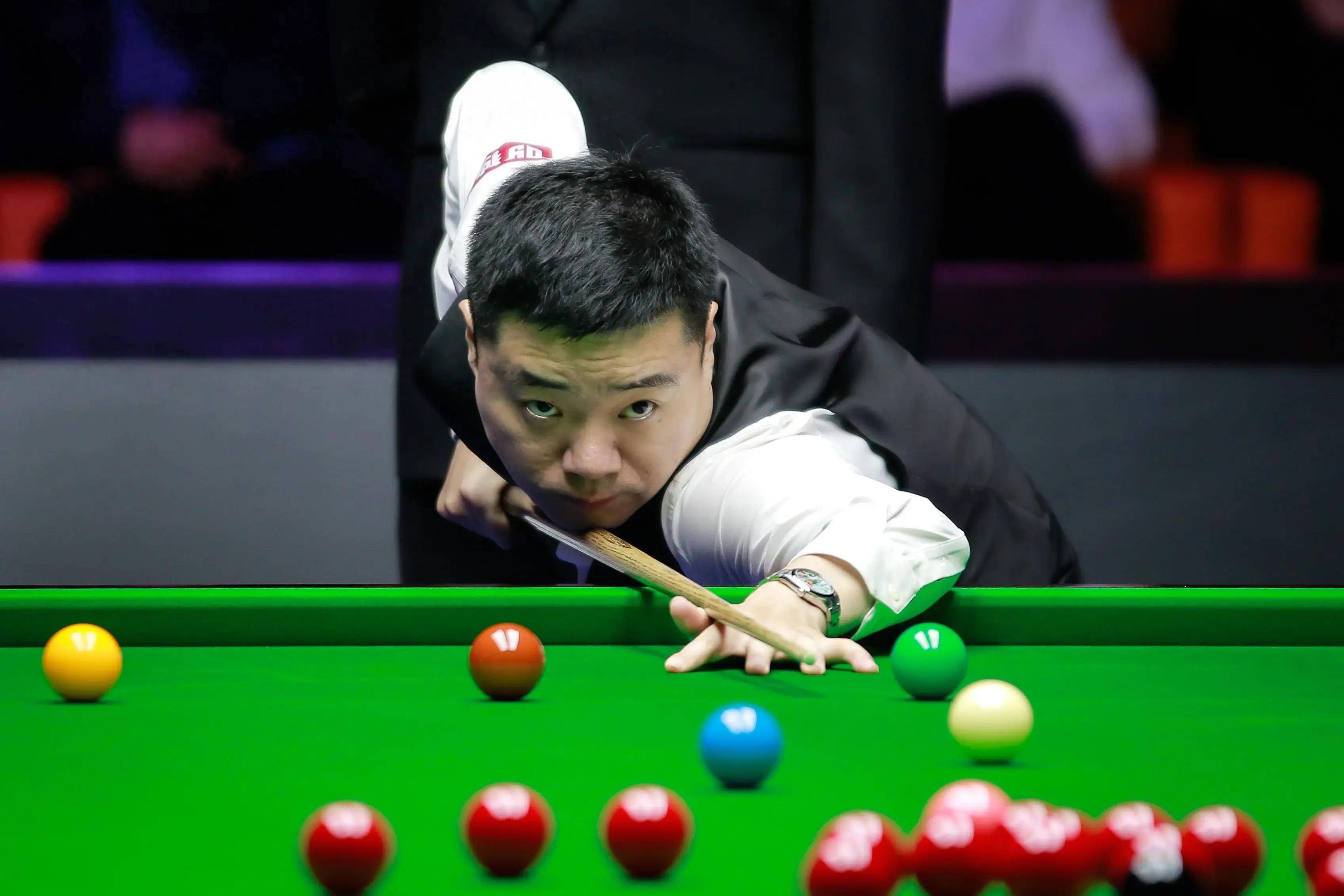 汤普森在攻 汤普森在攻