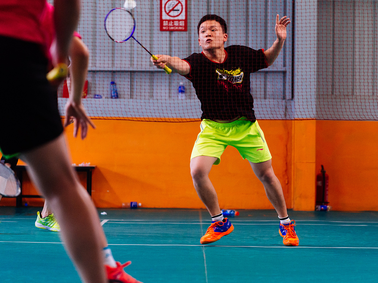 他们不约而 他们不约而